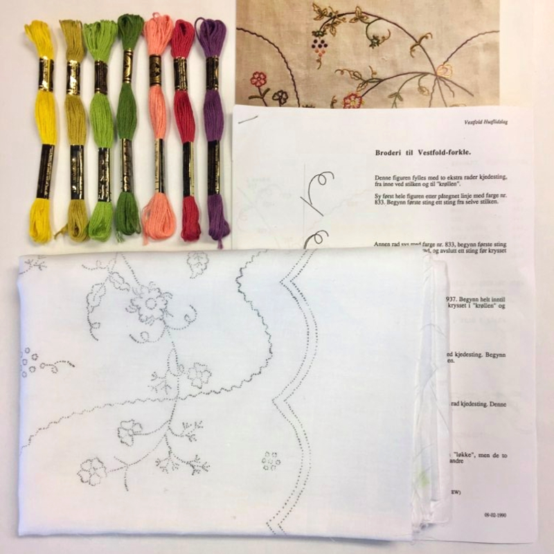 Materialpakke brodert forkle til Vestfold Husflidslagskvinnebunad 56 mod - Bilde 2