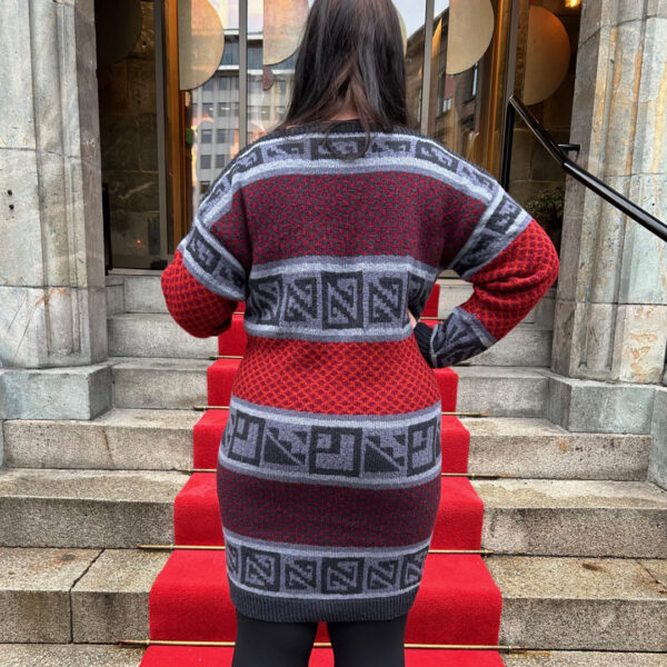 Strikkeskatt nr. 501 Folkloregenser/kjole