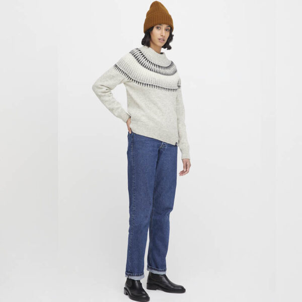 Spiret rundfelt genser