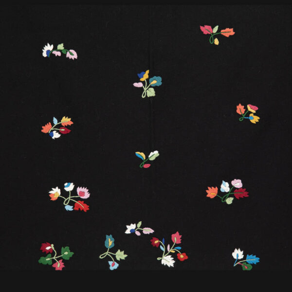 Materialpakke brodert sjal og forkle Vest-Agderbunad