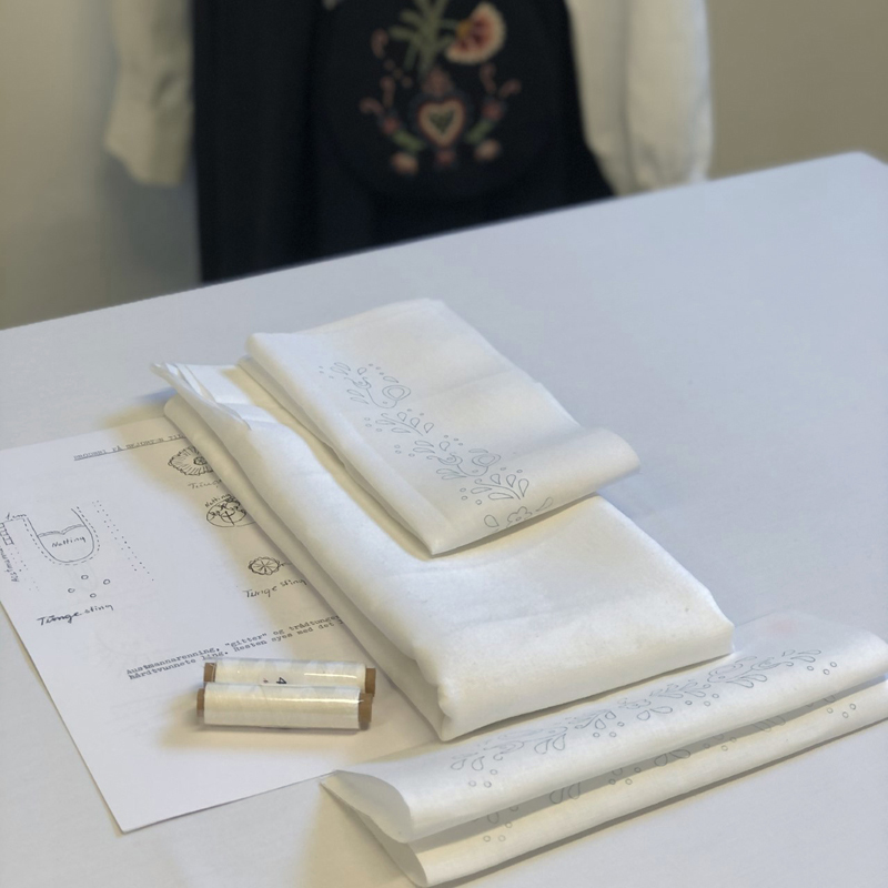 Materialpakke skjorte til Ringeriksbunad - Bilde 3