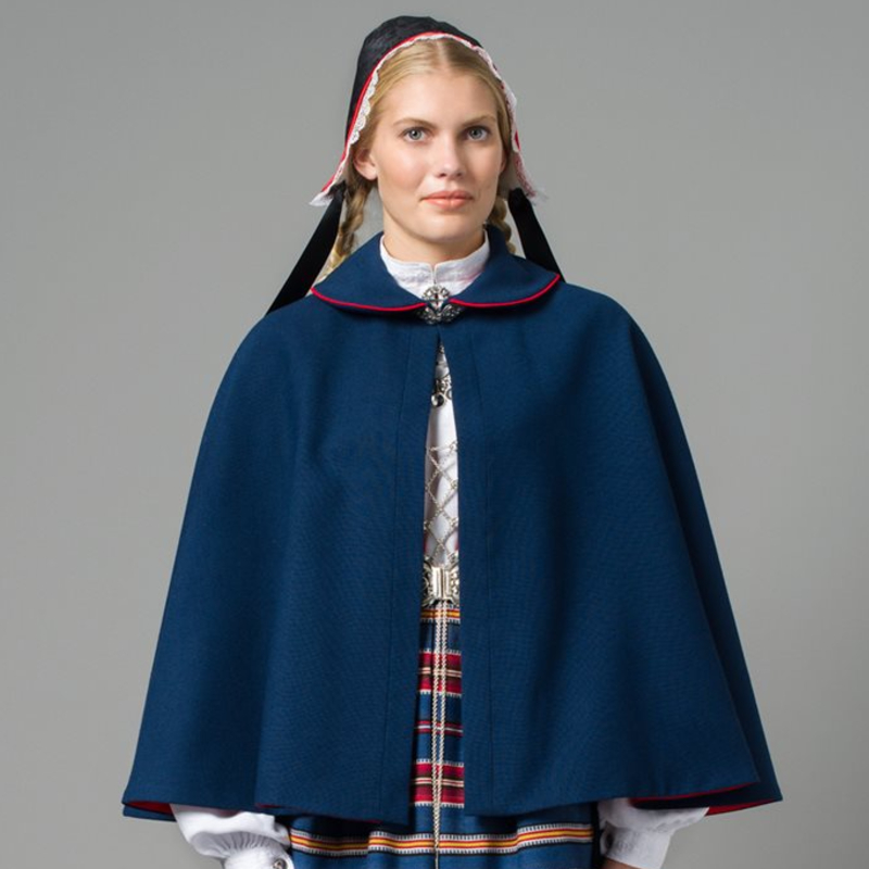 Materialpakke Cape Vestfold Husflidslags kvinnebunad 56 modell - Bilde 6