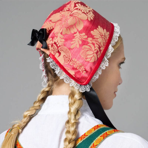 Materialpakke lue til Vestfold Husflidslags kvinnebunad 56 mod rosa