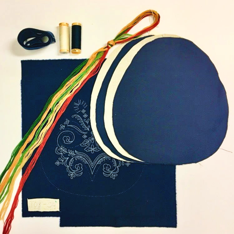 Materialpakke veske Vestfold Husflidslags kvinnebunad 32 modell - Bilde 2