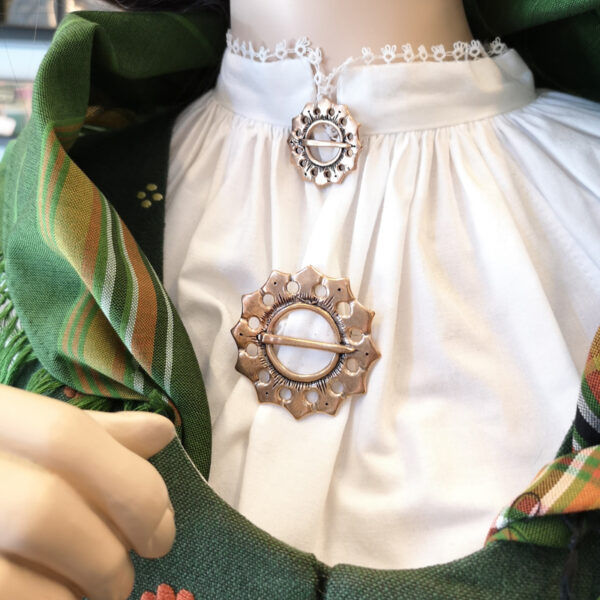 Stor Ringerike sølje uten heng