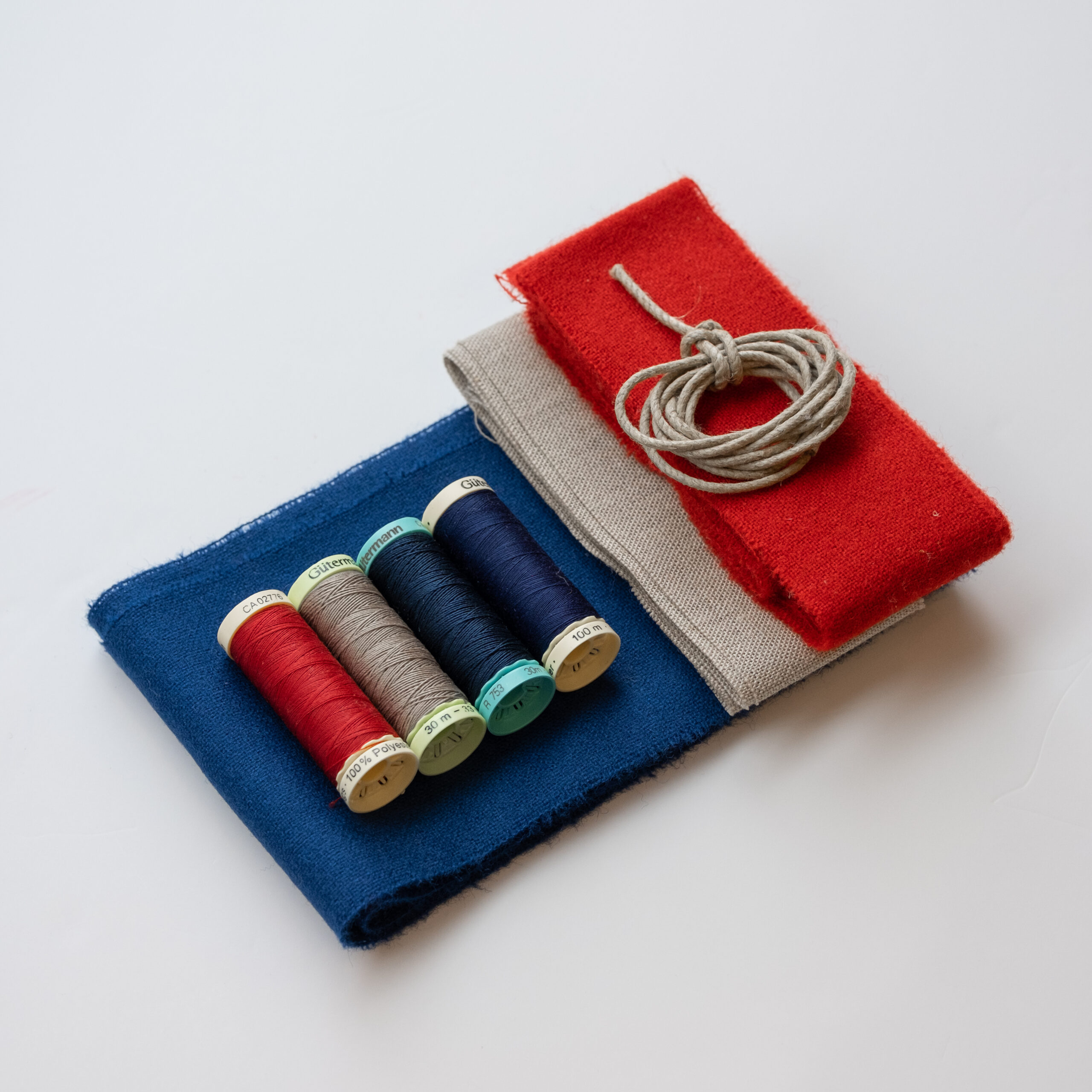 OMSØMSPAKKE TIL DAME TRØNDERBUNAD - Bilde 2