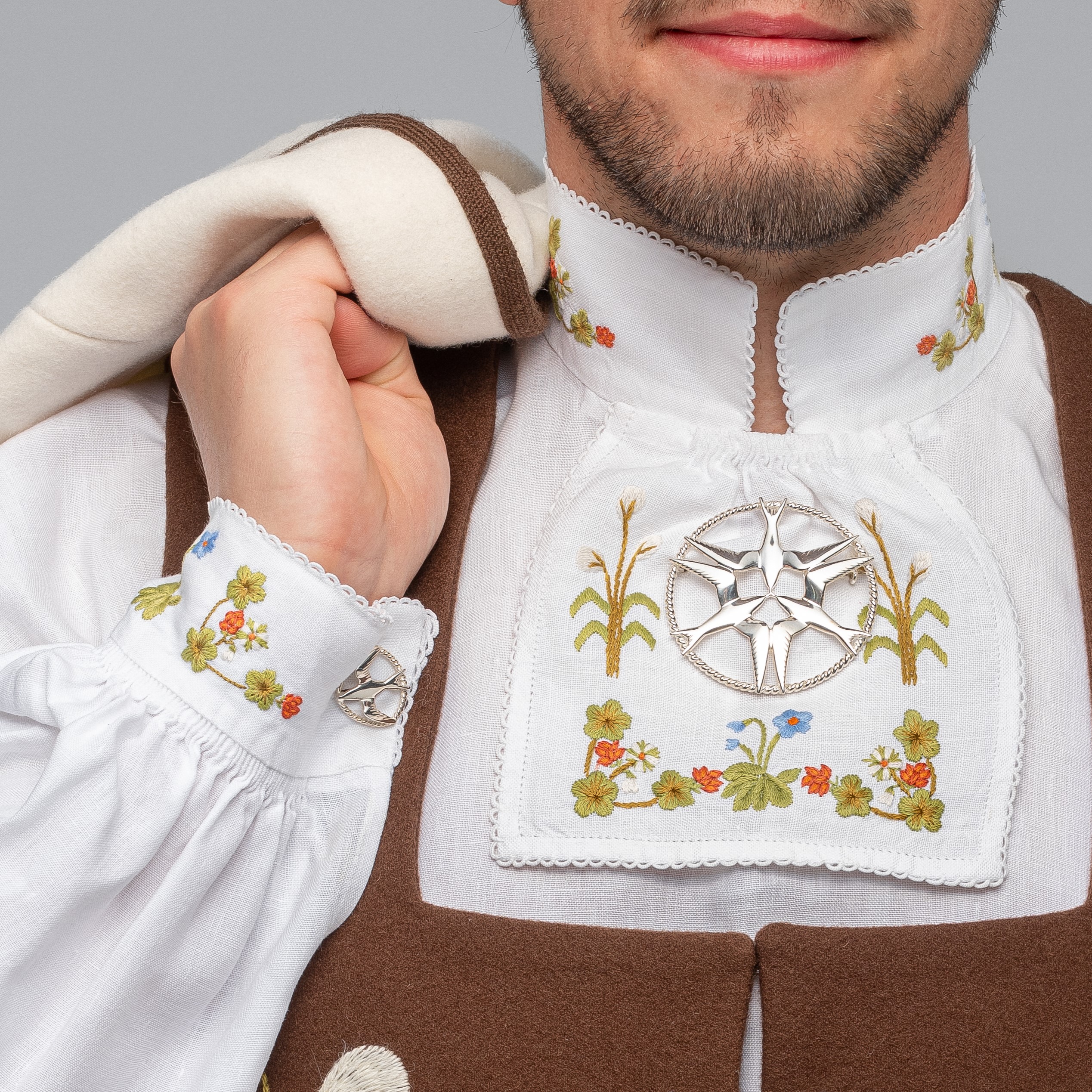 MATERIALPAKKE SKJORTE TIL SENJA FESTDRAKT FOR HERRE - Bilde 3