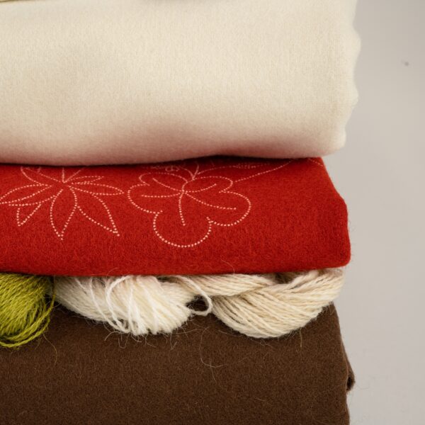 KOMPLETT MATERIALPAKKE TIL SENJA FESTDRAKT FOR KVINNER