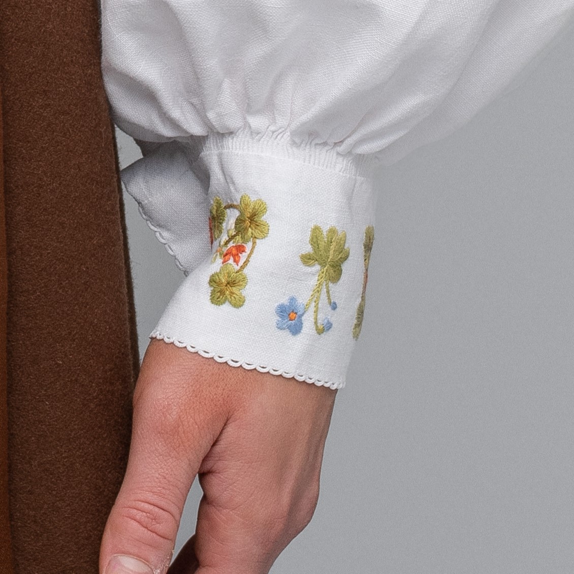 MATERIALPAKKE SKJORTE TIL SENJA FESTDRAKT FOR KVINNER - Bilde 3