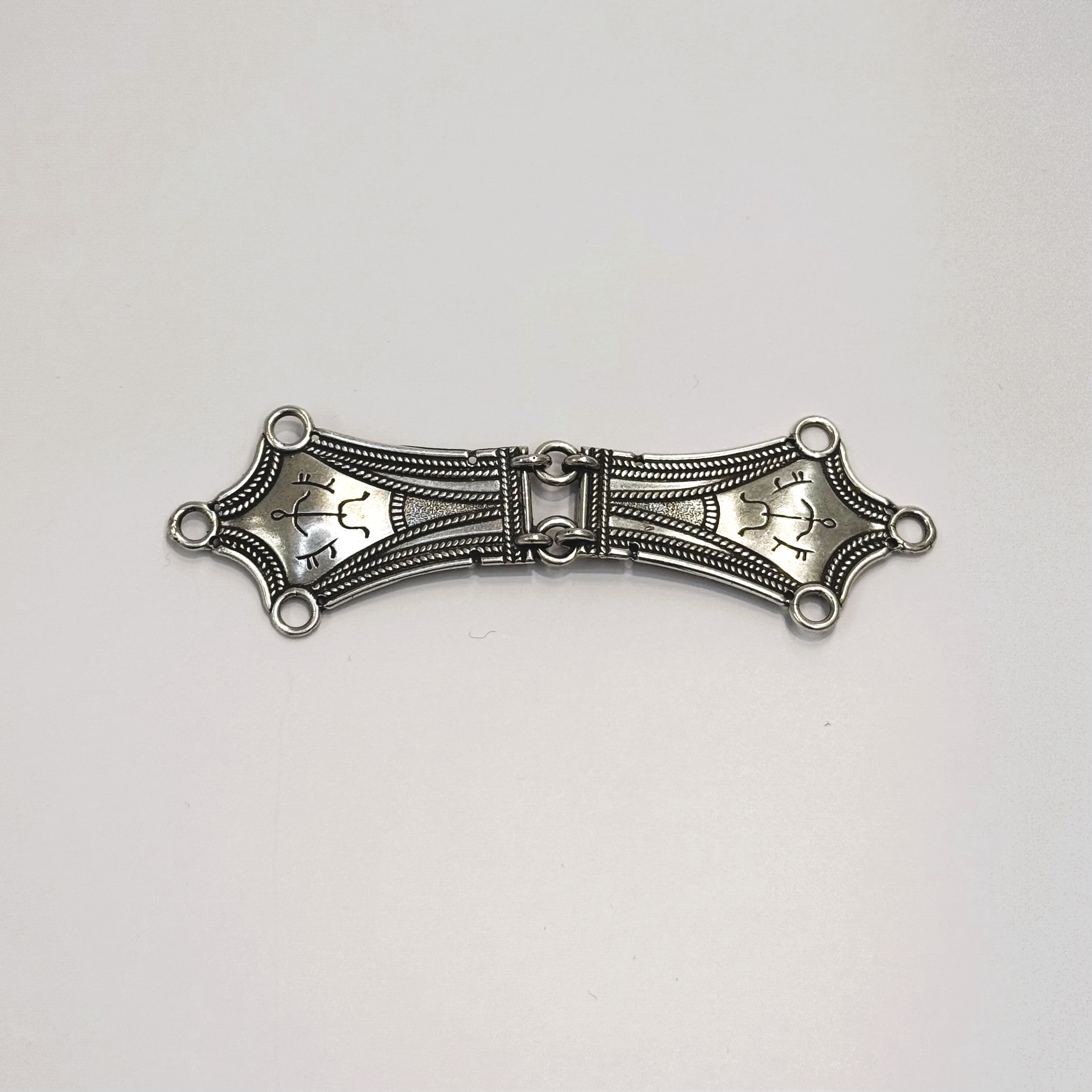 Et sett hekter til Balsfjordbunaden - Bilde 1