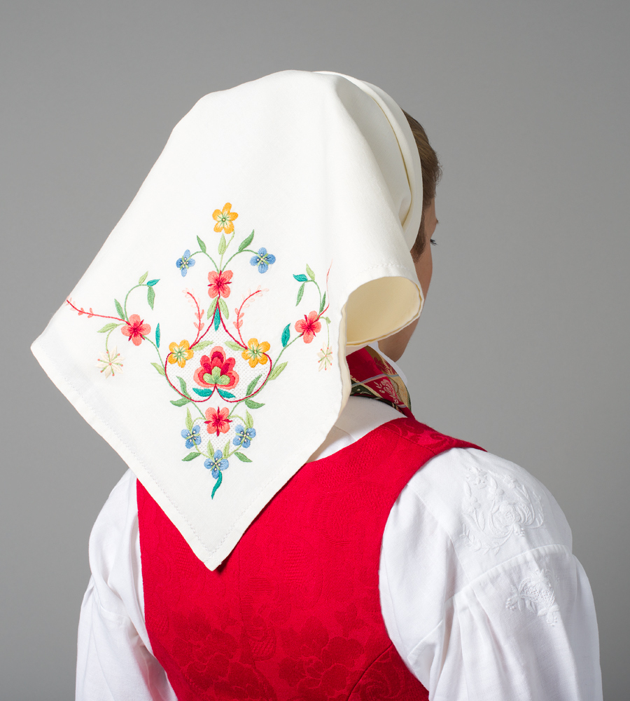 <p>Det er utarbeidet 2 hodeplagg’ /><img data-image-id=