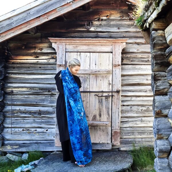 Skjerf Blue waves i lin/modal/silke