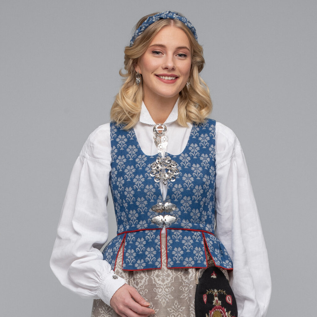 Blå trønderbunad