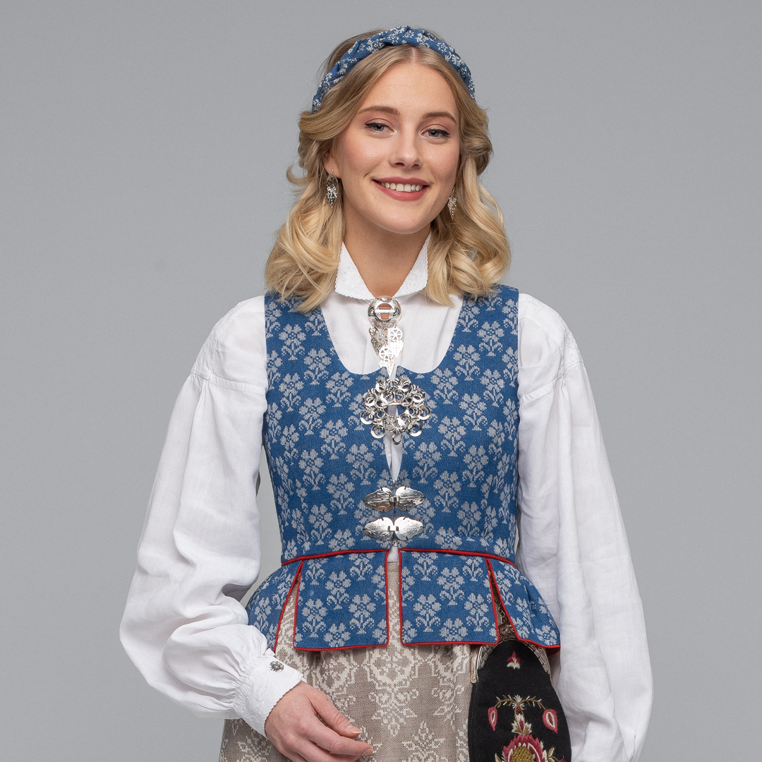 Blå trønderbunad - Bilde 1