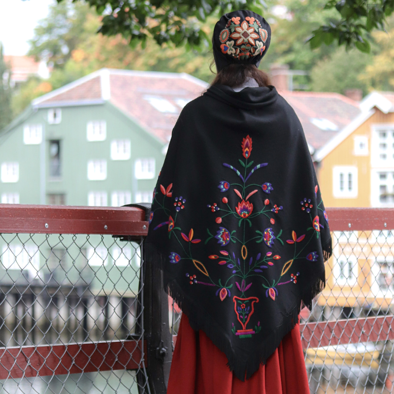 Materialpakke sjal som kan brukes til Trønderbunad - Bilde 1