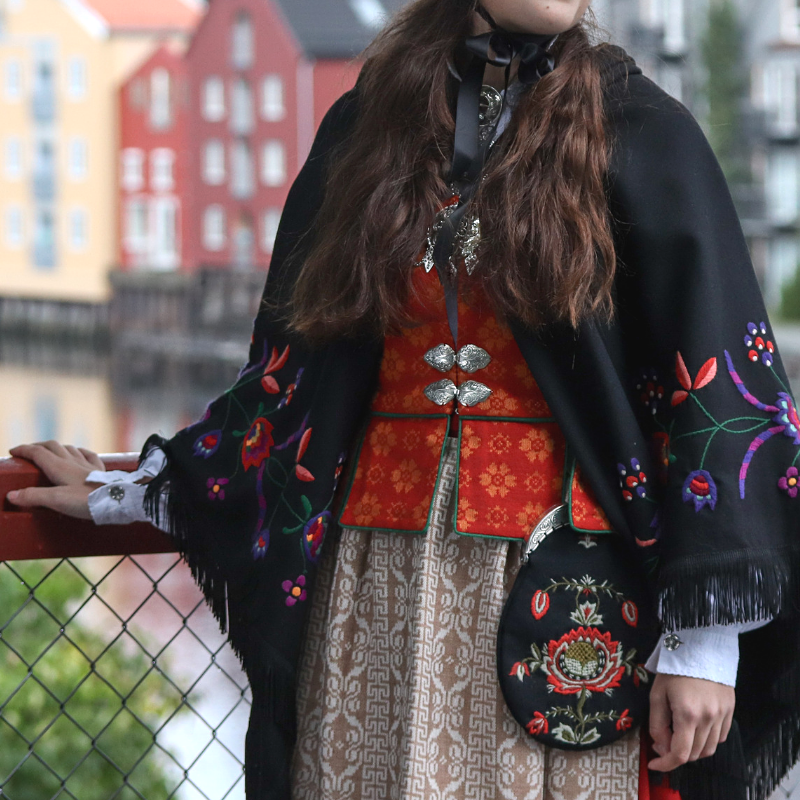 Materialpakke sjal som kan brukes til Trønderbunad - Bilde 6