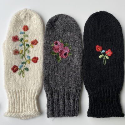 STRIKKEPAKKE BRODERTE VOTTER 3