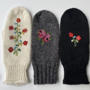 STRIKKEPAKKE BRODERTE VOTTER 1 - Bilde 2