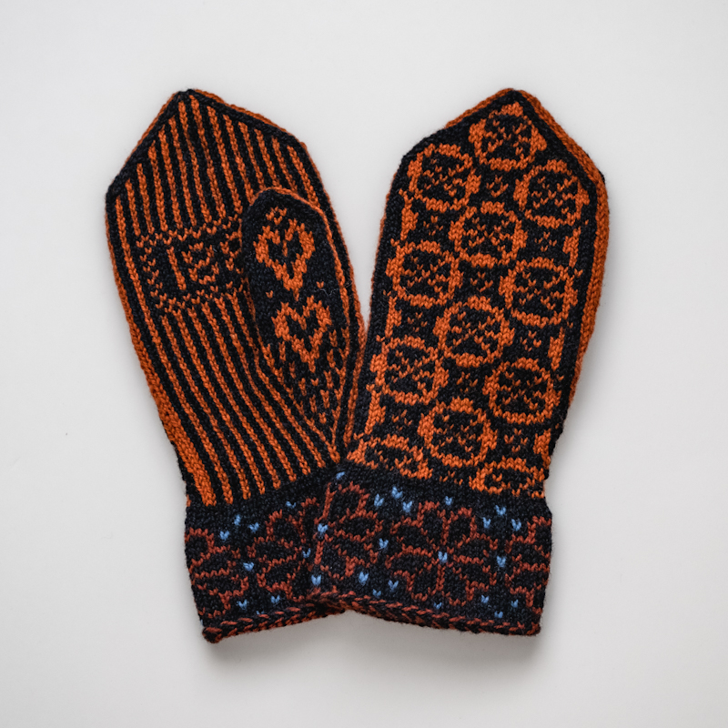 Strikkepakke, «Varme hender; Kalde føtter» - Guris jubileumsvott - Bilde 1