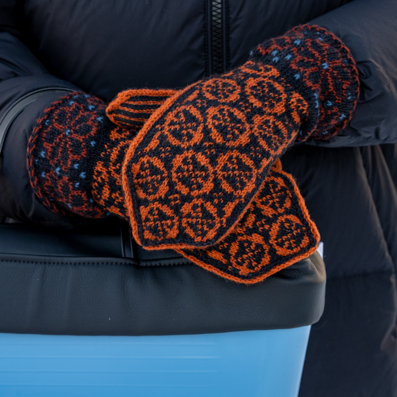 Strikkepakke, «Varme hender; Kalde føtter» - Guris jubileumsvott - Bilde 3