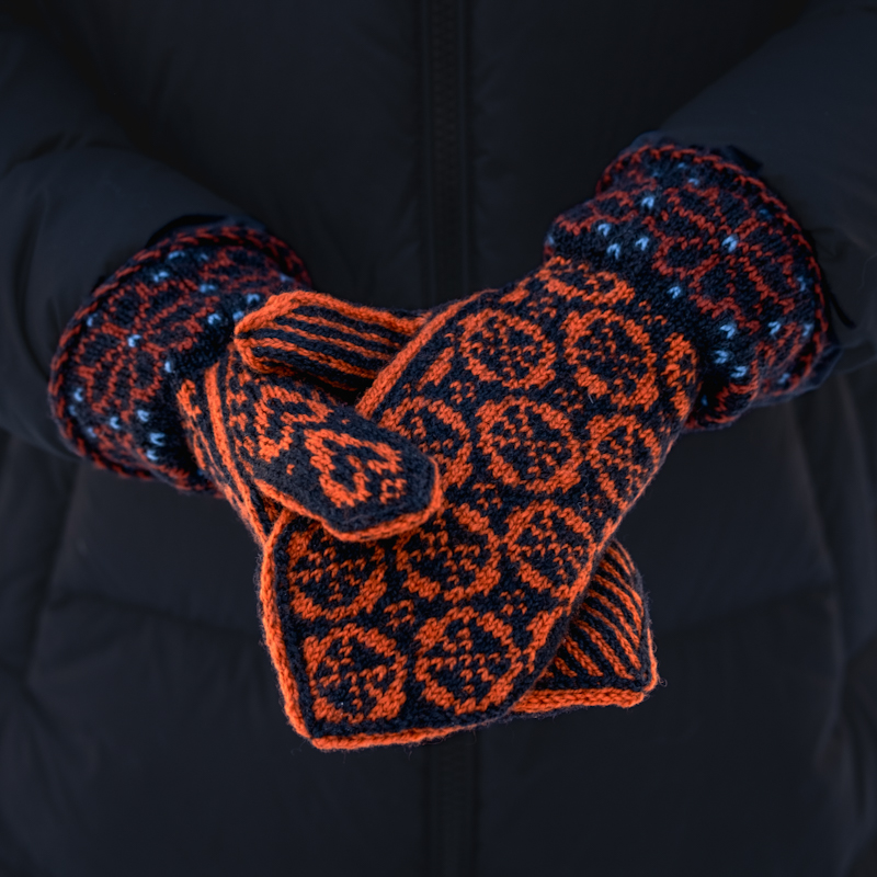 Strikkepakke, «Varme hender; Kalde føtter» - Guris jubileumsvott - Bilde 4