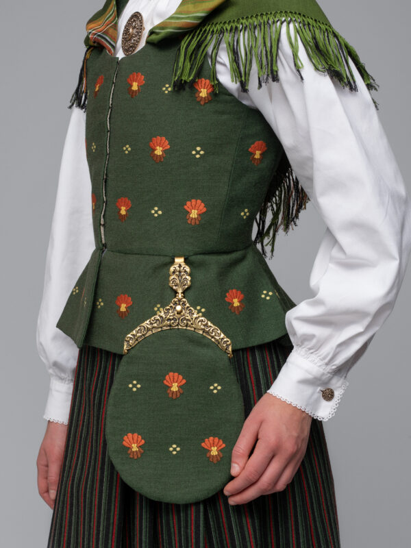 <p class="ingress">til Den gamle Ringeriksdrakten</p>