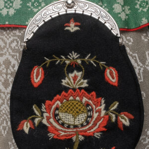 <h3>Veske Soknedal rust</h3><p>til Trønderbunaden</p>