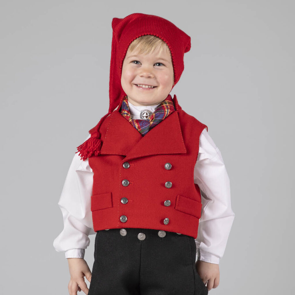 Vestfold guttebunad