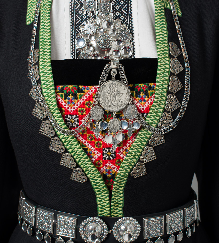 <h1>vinterbunad fra hardanger</h1>‘ /><img data-image-id=