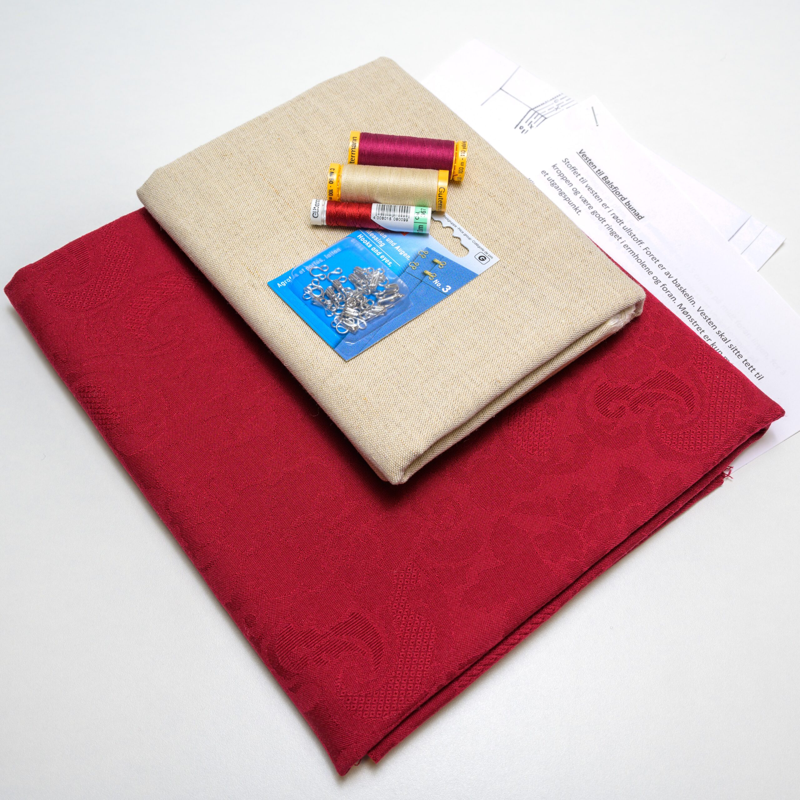 Materialpakke, mørk rød vest til Balsfjordbunaden - Bilde 2