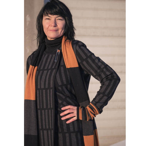 Sjal sort/grå/oker fra DUODU