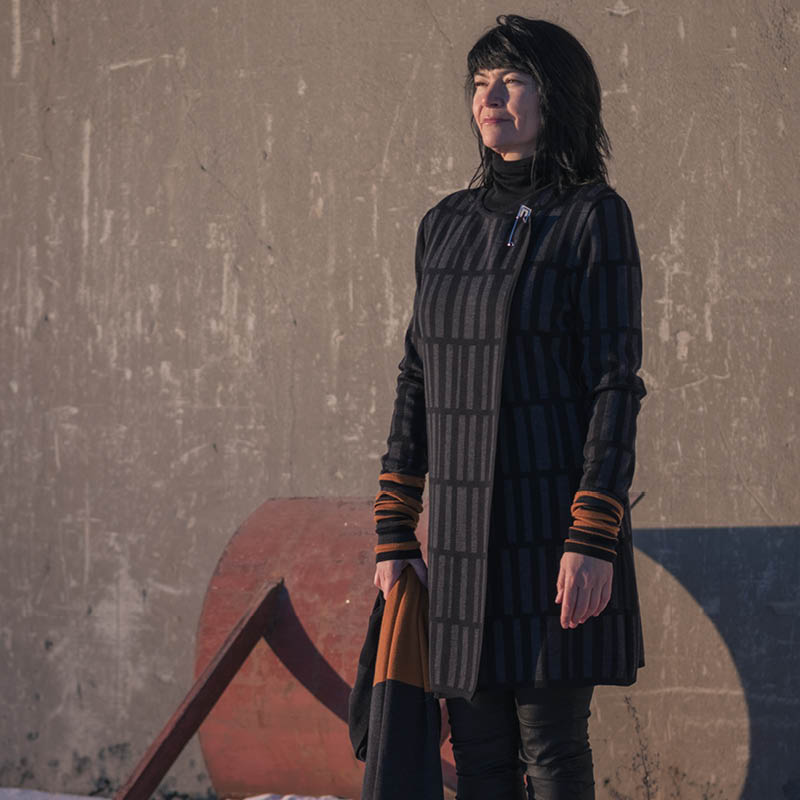 Lang jakke  sort/grå fra DUODU - Bilde 1