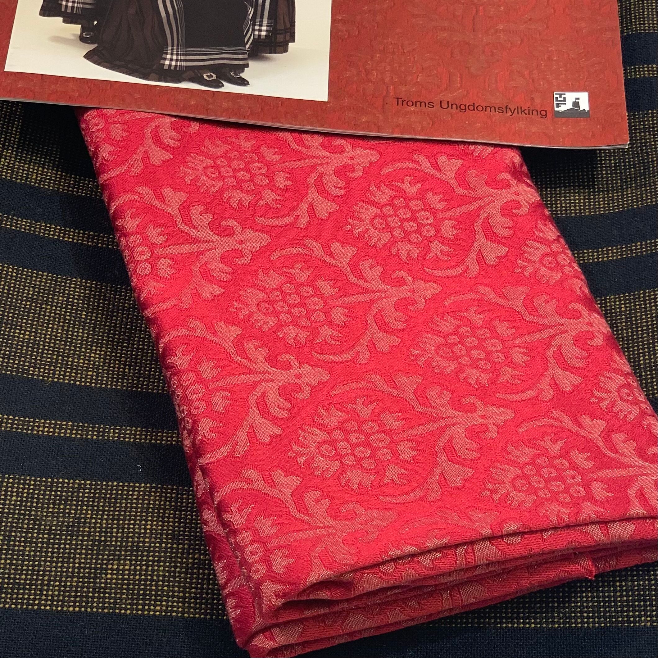 MATERIALPAKKE, RØD-GYLLEN VEST TIL TROMSBUNADEN FOR KVINNER - Bilde 2