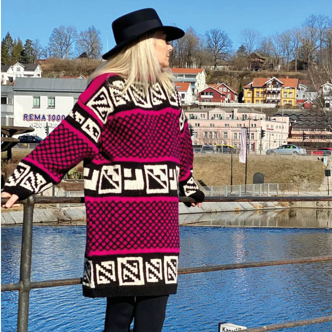 Strikkeskatt nr. 501 Folkloregenser/kjole - Bilde 7