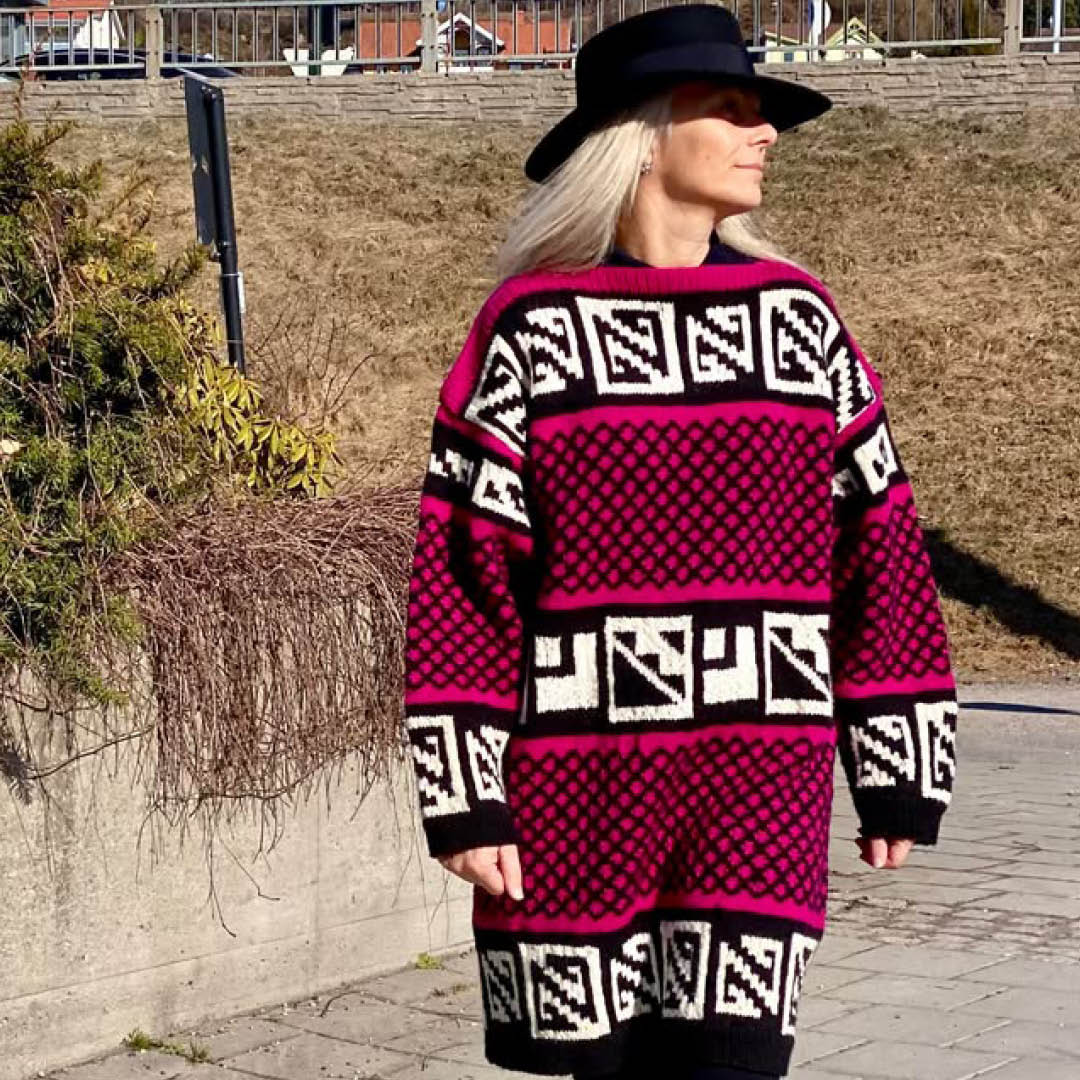 Strikkeskatt nr. 501 Folkloregenser/kjole - Bilde 9