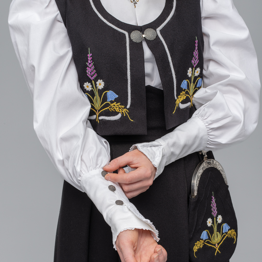 BRODERT MATERIALPAKKE TIL MALANGSDARAKTEN FOR KVINNER - Bilde 2