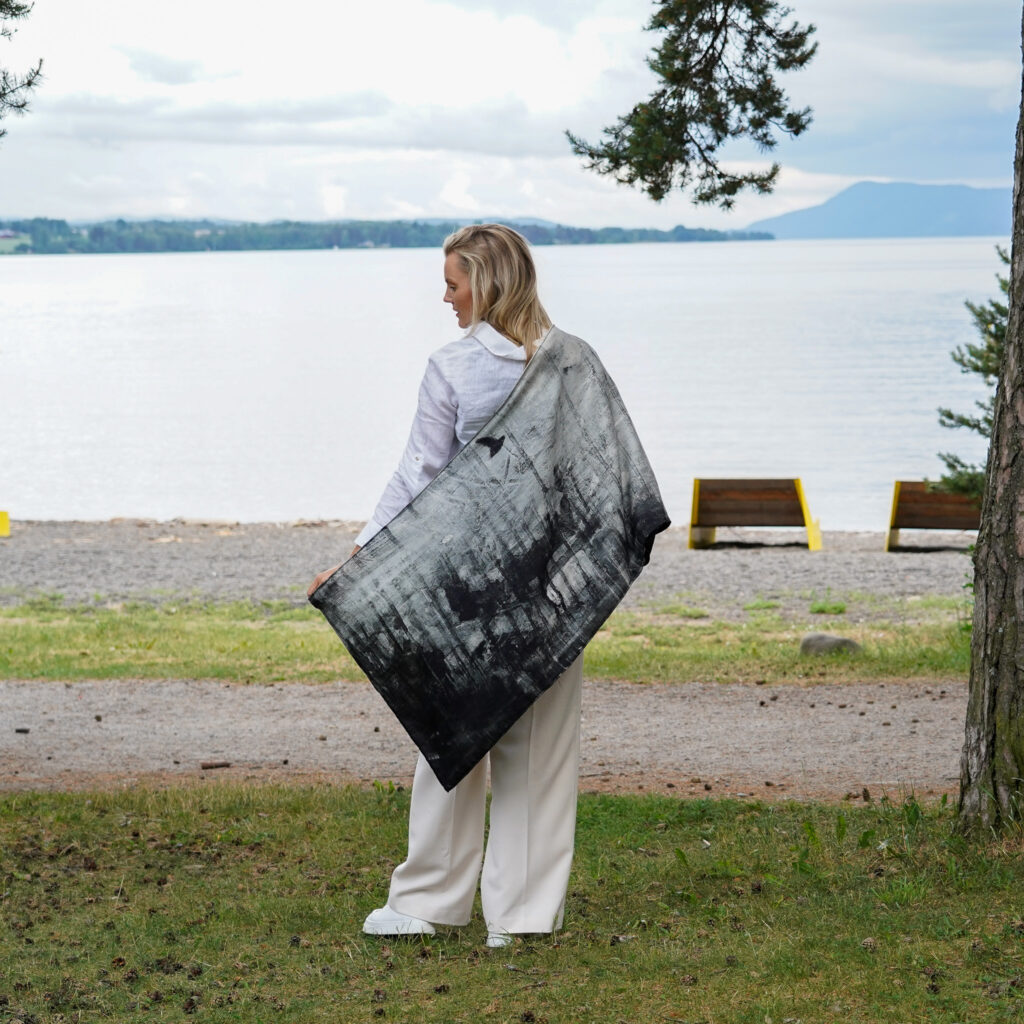 Skjerf OVER THE SEVEN SEAS/ BLACK AND WHITE