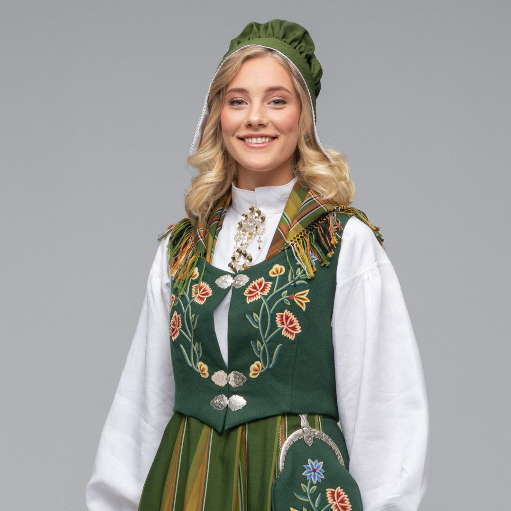 MATERIALPAKKE BRODERT NORDLANDSKJORTE I LIN