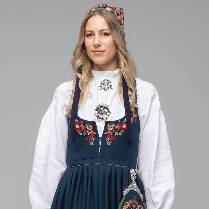 Materialpakke til brodert nye valdres bunad - Bilde 1