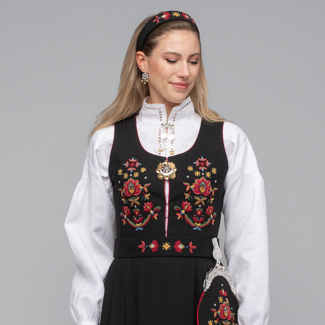 «Konfirmantpakke» Ørsta Damebunad - Bilde 1