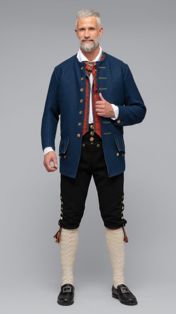 Rekonstruert bunad fra Oppdal 1790-modell