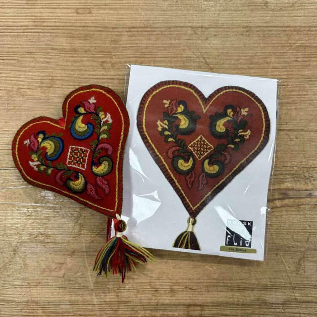Rødt hjerte Nr. 1 Broderi Materialpakke Nålepute