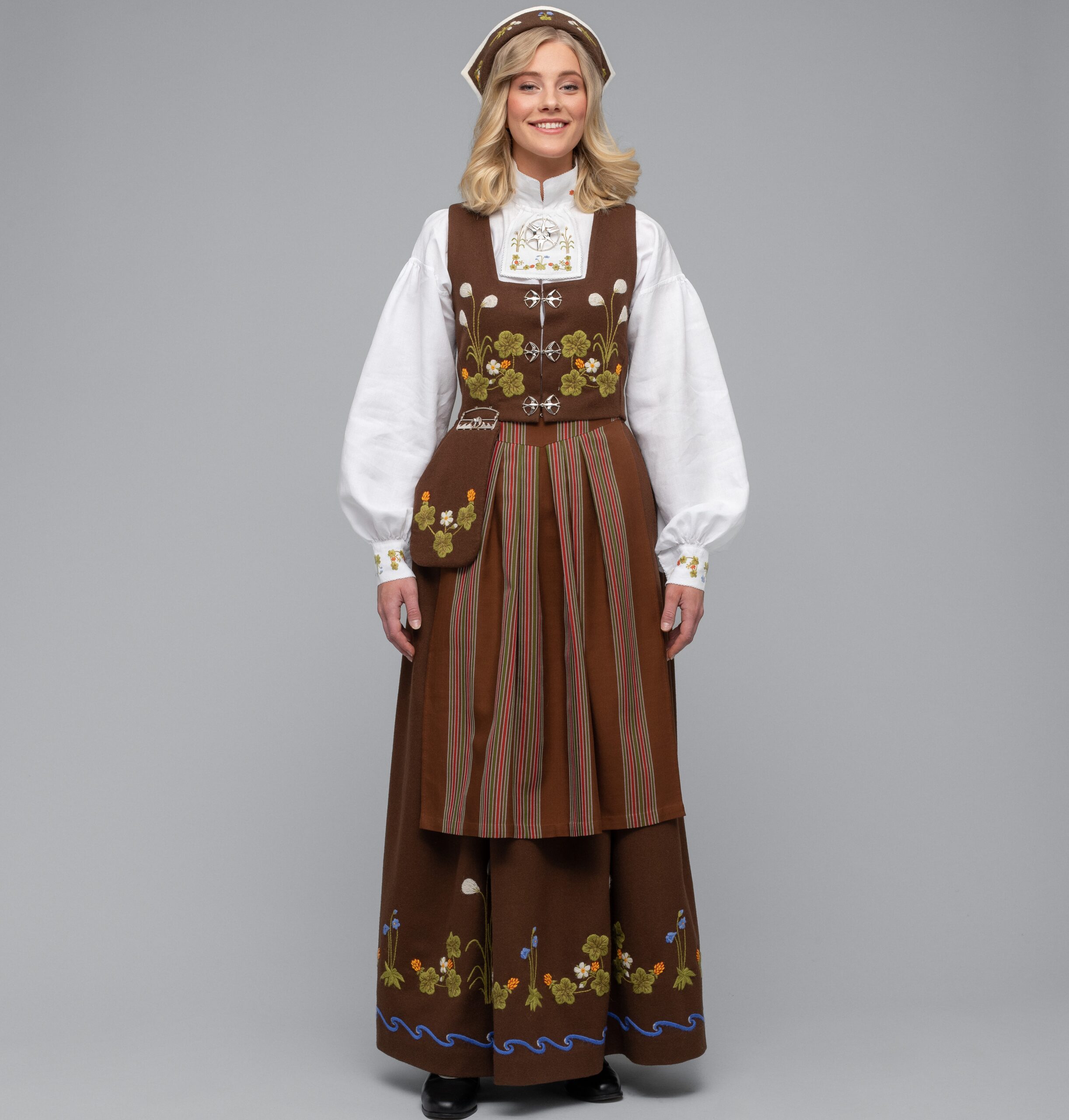 KOMPLETT MATERIALPAKKE TIL SENJA FESTDRAKT FOR KVINNER - Bilde 2