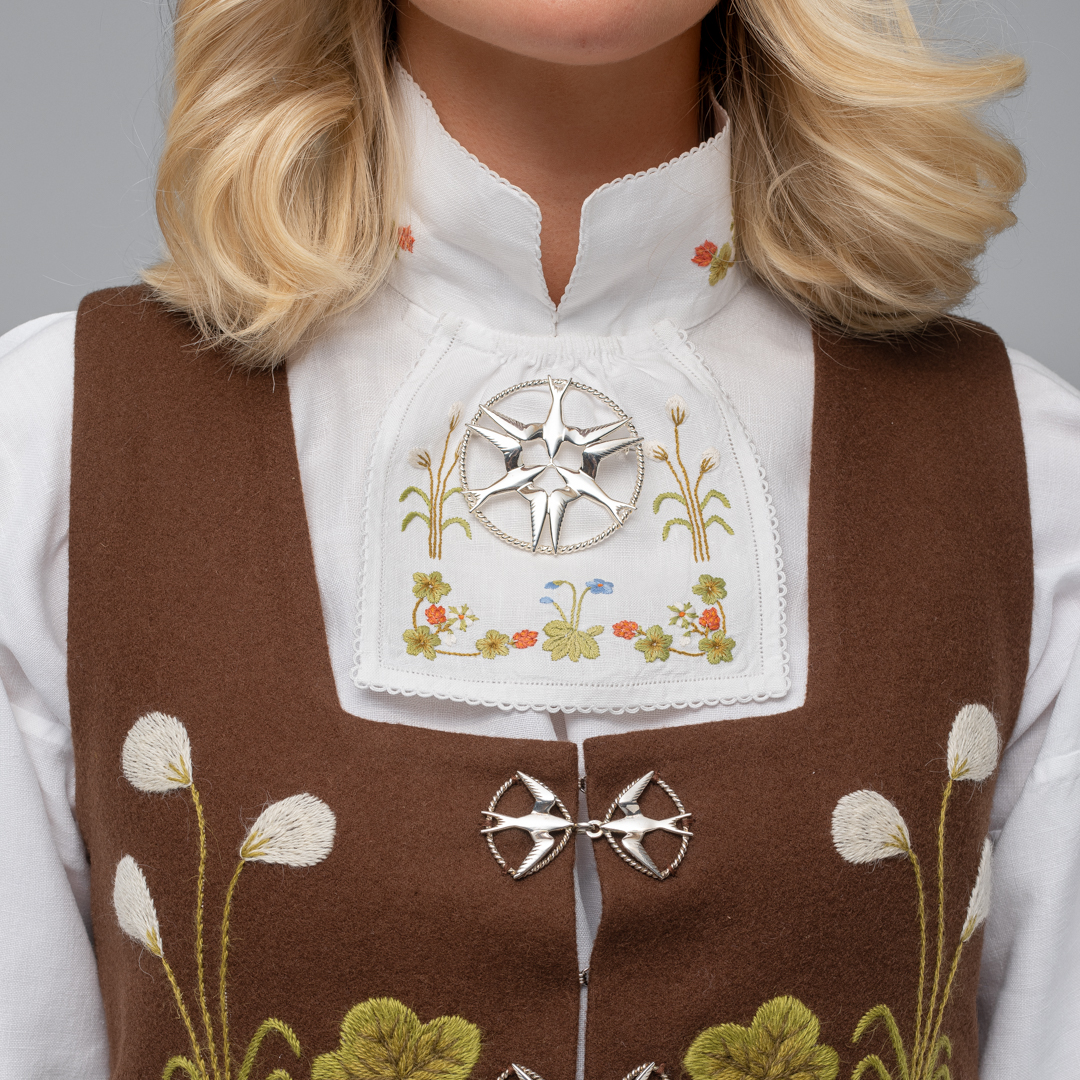 KOMPLETT MATERIALPAKKE TIL SENJA FESTDRAKT FOR KVINNER - Bilde 5