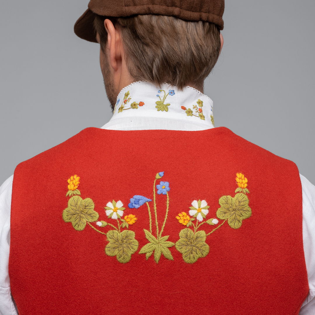 MATERIALPAKKE VEST FERDIG BRODERT, TIL SENJA FESTDRAKT FOR HERRE - Bilde 1