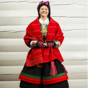 Til kyrkje vart Kyrkjetjeld eller Tæpe jamnt bruka