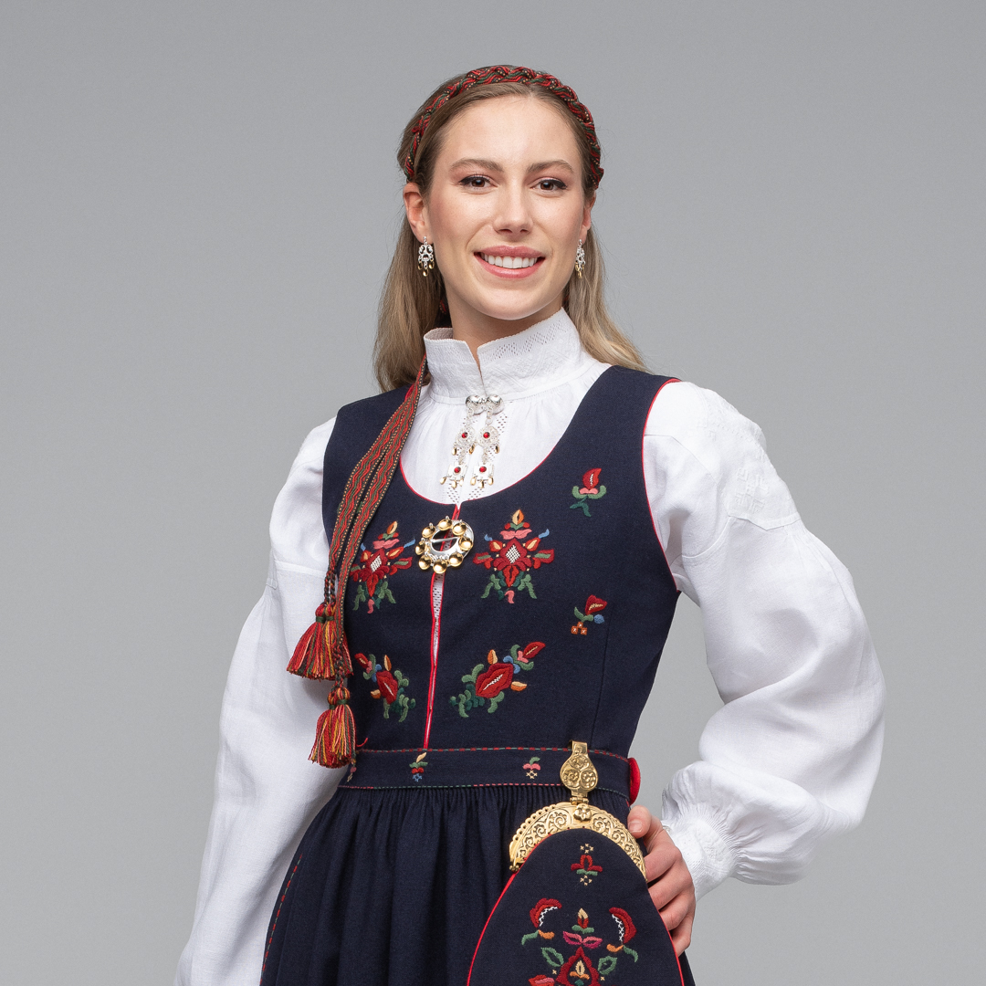 Materialpakke Skodjebunad – KUN BUNAD - Bilde 1