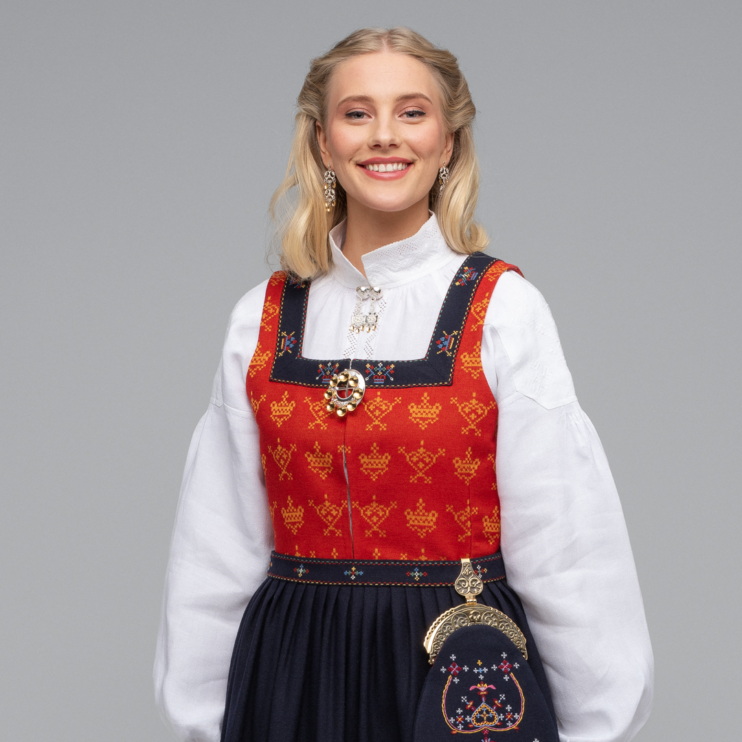 Materialpakke Søre Sunnmørebunad– KUN BUNAD - Bilde 1