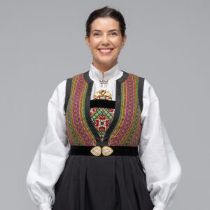 Rekonstruert kvinnebunad fra Sotra, 1850