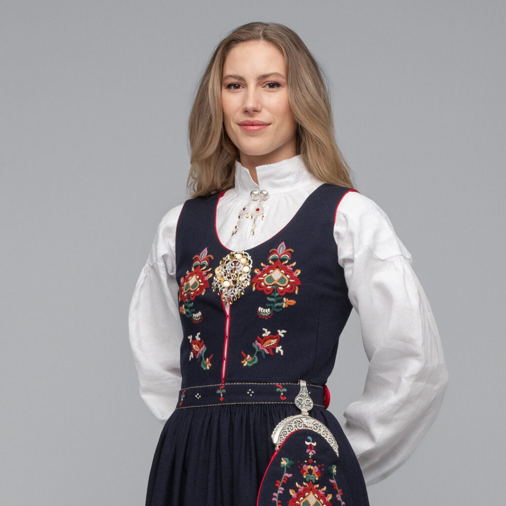 «Konfirmantpakke» Sykkylven 1 Bunad
